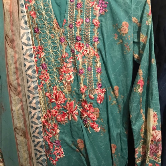 Floral Embroidered Teal Kurta - Picture 1 of 8